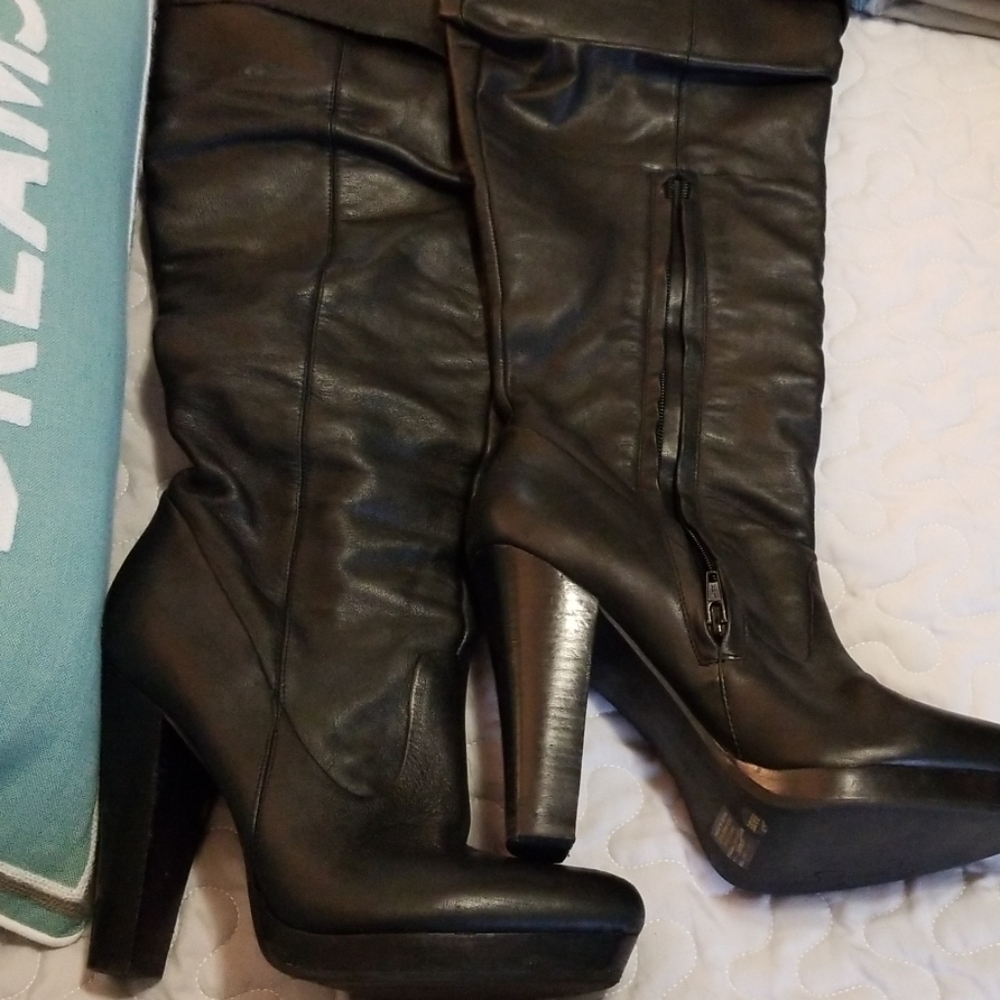 Jessica Simpson black leather knee level  higheel